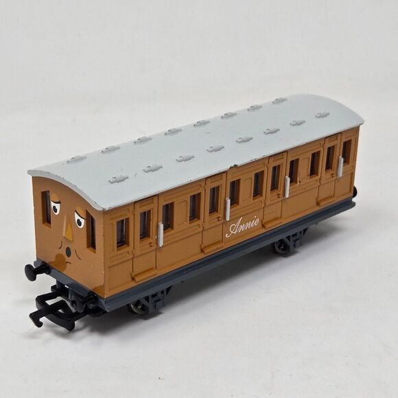 Bachman HO / OO Annie Passenger Coach Thomas the Train Brown Tank Engine Friends - Picture 1 of 8